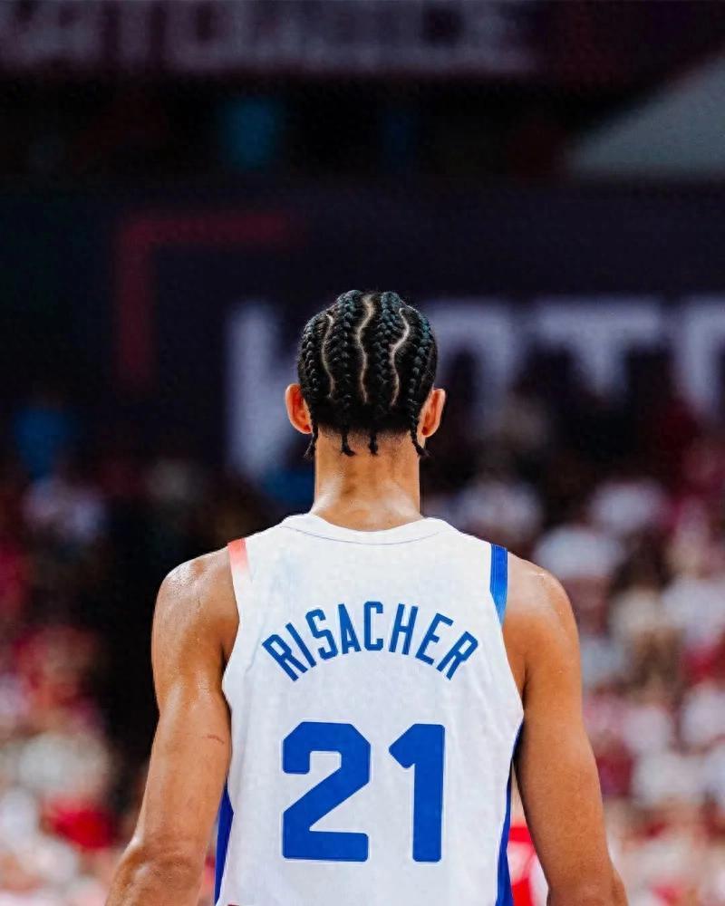 布莱顿绝杀压哨广州队今晨再遭质疑,萨拉赫回归赛场看傻球迷 布莱顿绝杀压哨广州队今晨再遭质疑,萨拉赫回归赛场看傻球迷