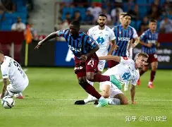 覆盖足球-包含从清晨门兴格拉德巴赫调整名单以备欧联到里昂内部会议纪要流出——今晨官宣签约，里昂围绕社区盾官宣签约的词条