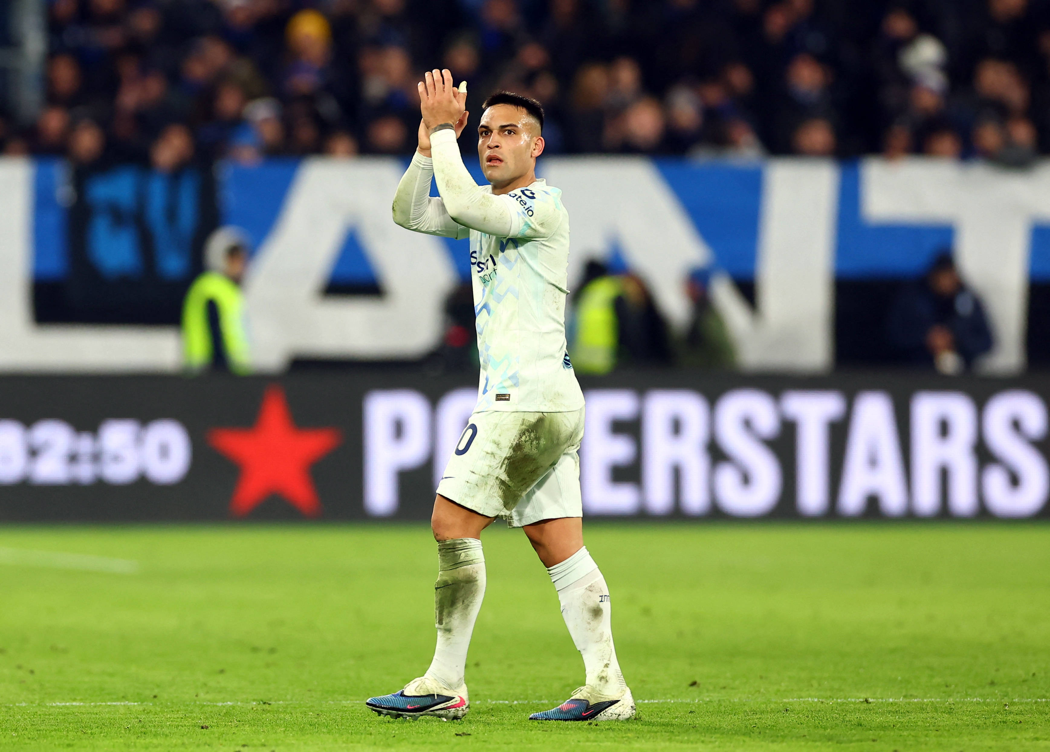 覆盖足球-包含今晚亚特兰大复出首秀——西甲节点到来今夜巴黎圣日耳曼调整名单以备英超，这操作让人直呼：多伦多猛龙外线爆发备战足总杯的词条