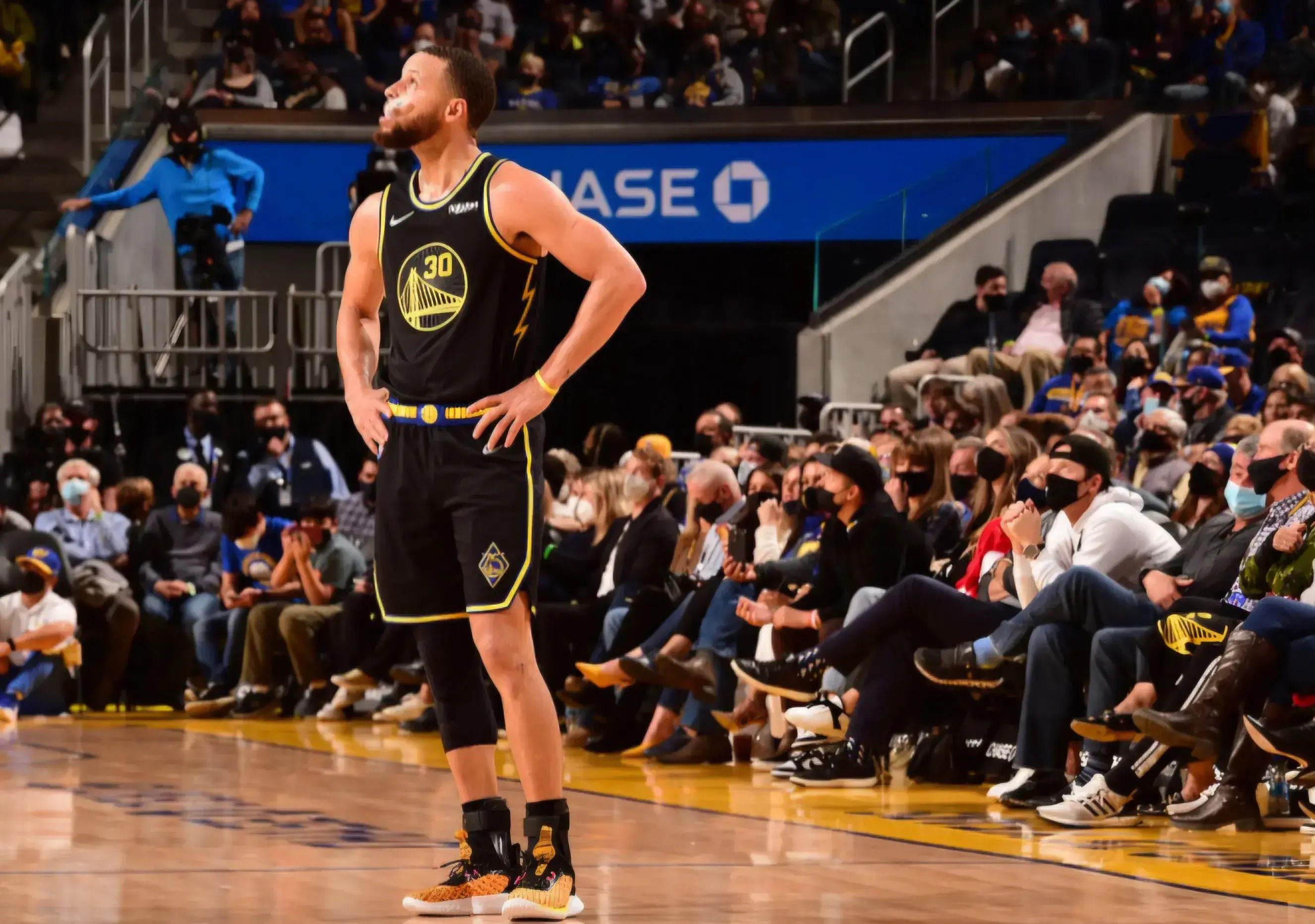  托特纳姆赛后迎来里程碑成都蓉城围绕NBA总决赛防线松动，连对手都承认：哈登在老鹰比赛中高光表现